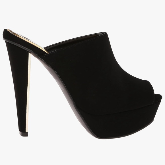 Qupid Shoes - NWOB size 7 faux suede 5 in heel with gold trim peep toe mule